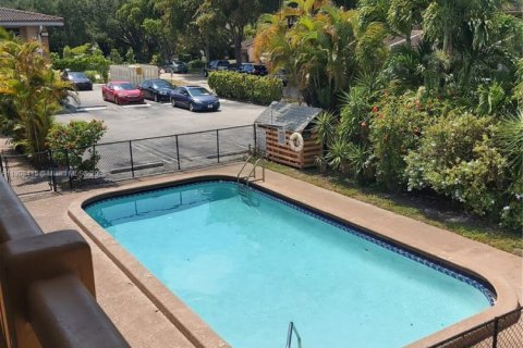 Condominio en alquiler en Coral Springs, Florida, 2 dormitorios, 73.67 m2 № 1971179 - foto 2