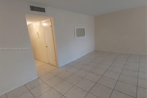 Condominio en alquiler en Coral Springs, Florida, 2 dormitorios, 73.67 m2 № 1971179 - foto 4