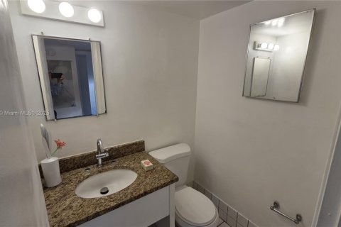 Condominio en alquiler en Coral Springs, Florida, 2 dormitorios, 73.67 m2 № 1971179 - foto 7