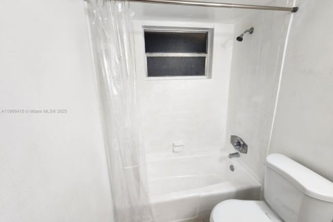 Condominio en alquiler en Coral Springs, Florida, 2 dormitorios, 73.67 m2 № 1971179 - foto 5