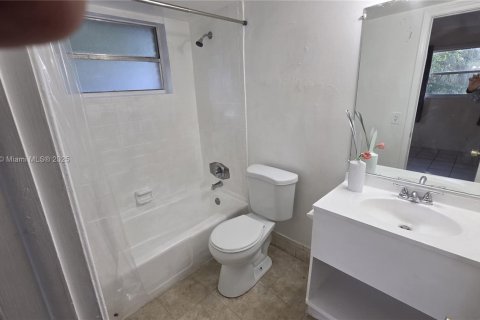 Condominio en alquiler en Coral Springs, Florida, 2 dormitorios, 73.67 m2 № 1971179 - foto 9