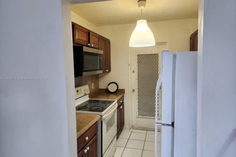 Condominio en alquiler en Coral Springs, Florida, 2 dormitorios, 73.67 m2 № 1971179 - foto 1