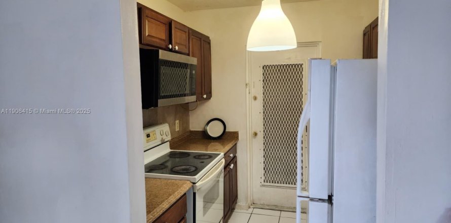 Condominio en Coral Springs, Florida, 2 dormitorios  № 1971179