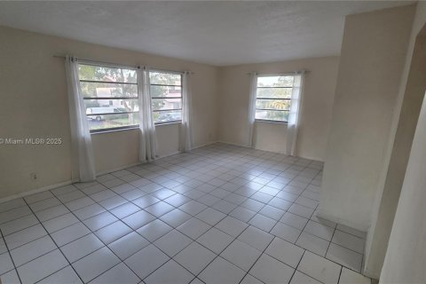 Condominio en alquiler en Coral Springs, Florida, 2 dormitorios, 73.67 m2 № 1971179 - foto 3