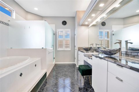 House in Apollo Beach, Florida 4 bedrooms, 301.1 sq.m. № 2116522 - photo 28