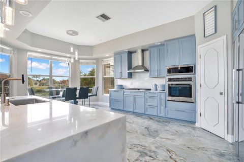 House in Apollo Beach, Florida 4 bedrooms, 301.1 sq.m. № 2116522 - photo 10
