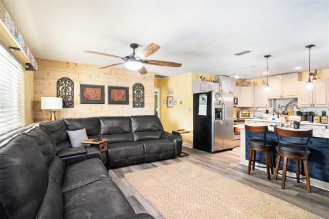 House in Pinellas Park, Florida 4 bedrooms, 129.69 sq.m. № 1843262 - photo 7
