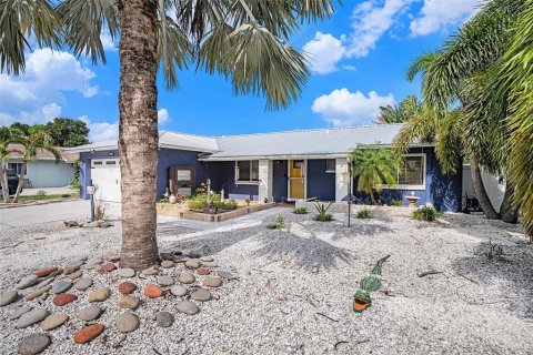 House in Pinellas Park, Florida 4 bedrooms, 129.69 sq.m. № 1843262 - photo 2