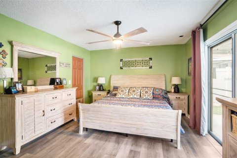 House in Pinellas Park, Florida 4 bedrooms, 129.69 sq.m. № 1843262 - photo 11