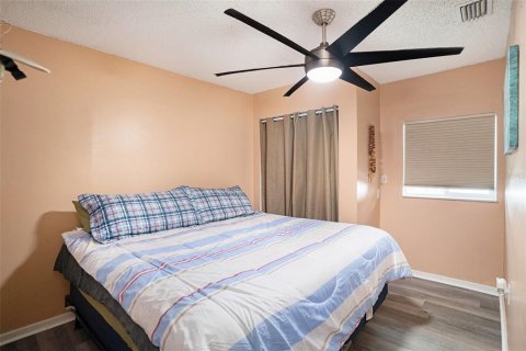 House in Pinellas Park, Florida 4 bedrooms, 129.69 sq.m. № 1843262 - photo 15