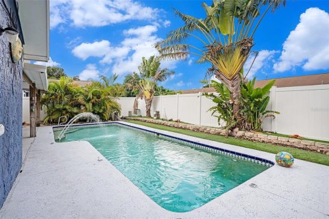 House in Pinellas Park, Florida 4 bedrooms, 129.69 sq.m. № 1843262 - photo 25