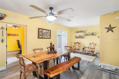 House in Pinellas Park, Florida 4 bedrooms, 129.69 sq.m. № 1843262 - photo 10