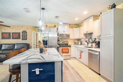 House in Pinellas Park, Florida 4 bedrooms, 129.69 sq.m. № 1843262 - photo 5