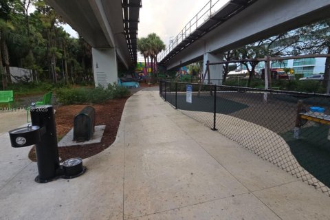 Immobilier commercial à vendre à Miami, Floride № 2081495 - photo 17