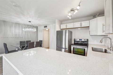 Condominio en venta en Deerfield Beach, Florida, 1 dormitorio, 65.03 m2 № 1848885 - foto 8