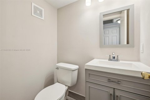 Condominio en venta en Deerfield Beach, Florida, 1 dormitorio, 65.03 m2 № 1848885 - foto 10