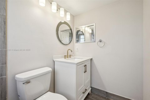 Condominio en venta en Deerfield Beach, Florida, 1 dormitorio, 65.03 m2 № 1848885 - foto 14
