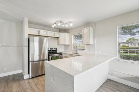 Condominio en venta en Deerfield Beach, Florida, 1 dormitorio, 65.03 m2 № 1848885 - foto 1