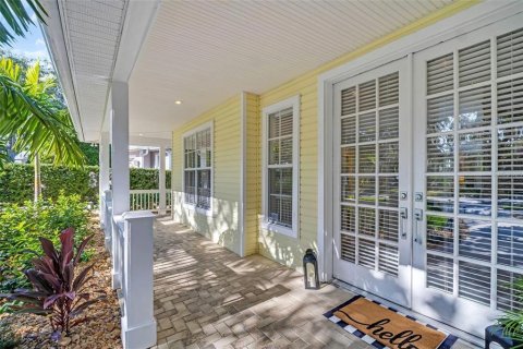 House in Palm Harbor, Florida 3 bedrooms, 246.01 sq.m. № 2227039 - photo 4