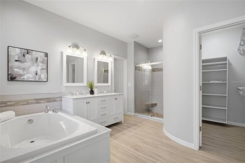 House in Palm Harbor, Florida 3 bedrooms, 246.01 sq.m. № 2227039 - photo 30