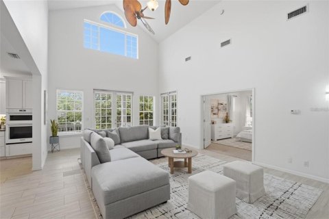House in Palm Harbor, Florida 3 bedrooms, 246.01 sq.m. № 2227039 - photo 13