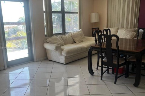 Condo in Surfside, Florida, 2 bedrooms  № 2081276 - photo 6
