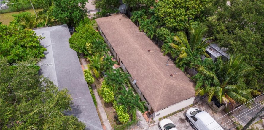 Commercial property in Miami, Florida 202.53 sq.m. № 1957588