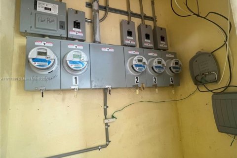 Commercial property in Miami, Florida 202.53 sq.m. № 1957588 - photo 9