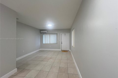 Commercial property in Miami, Florida 202.53 sq.m. № 1957588 - photo 16