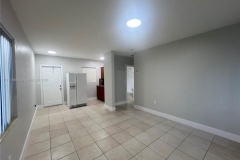 Commercial property in Miami, Florida 202.53 sq.m. № 1957588 - photo 14