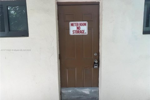 Commercial property in Miami, Florida 202.53 sq.m. № 1957588 - photo 8