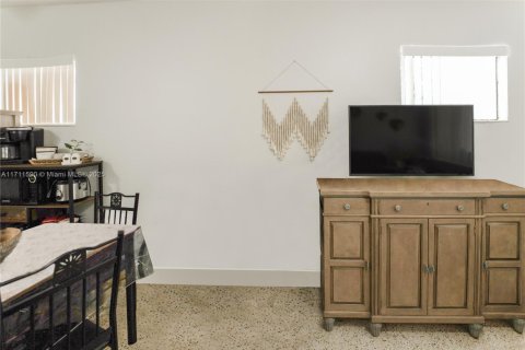 Commercial property in Miami, Florida 202.53 sq.m. № 1957588 - photo 26