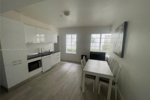 Condo in Miami Beach, Florida, 2 bedrooms  № 2053110 - photo 2
