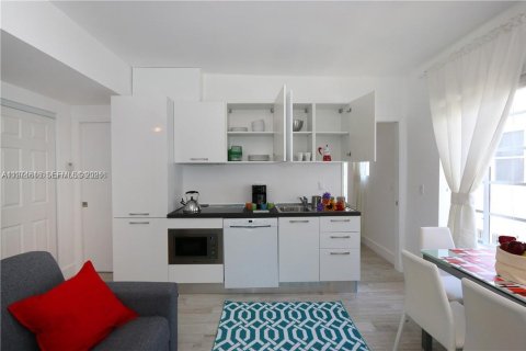 Condo in Miami Beach, Florida, 2 bedrooms  № 2053110 - photo 4
