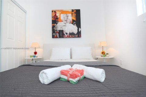 Condo in Miami Beach, Florida, 2 bedrooms  № 2053110 - photo 12