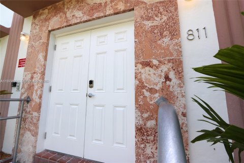 Condominio en Miami Beach, Florida, 2 dormitorios  № 2053110