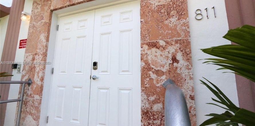 Condo in Miami Beach, Florida, 2 bedrooms  № 2053110