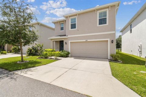 House in New Port Richey, Florida 5 bedrooms, 227.33 sq.m. № 1917814 - photo 8