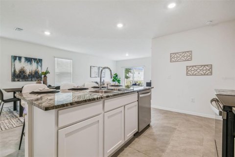 House in New Port Richey, Florida 5 bedrooms, 227.33 sq.m. № 1917814 - photo 19