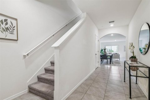 House in New Port Richey, Florida 5 bedrooms, 227.33 sq.m. № 1917814 - photo 9