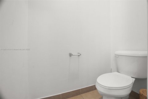 Condo in Pembroke Pines, Florida, 2 bedrooms  № 1858600 - photo 24
