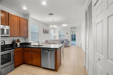Condo in Pembroke Pines, Florida, 2 bedrooms  № 1858600 - photo 16