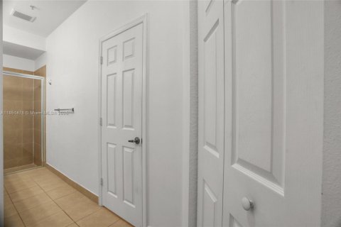 Condo in Pembroke Pines, Florida, 2 bedrooms  № 1858600 - photo 21