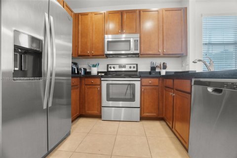 Condo in Pembroke Pines, Florida, 2 bedrooms  № 1858600 - photo 15