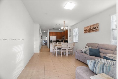 Condo in Pembroke Pines, Florida, 2 bedrooms  № 1858600 - photo 12