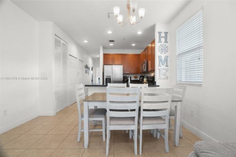 Condo in Pembroke Pines, Florida, 2 bedrooms  № 1858600 - photo 10