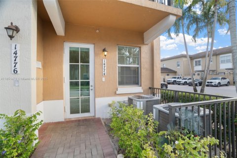 Condo in Pembroke Pines, Florida, 2 bedrooms  № 1858600 - photo 7