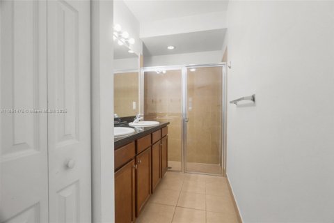 Condo in Pembroke Pines, Florida, 2 bedrooms  № 1858600 - photo 23
