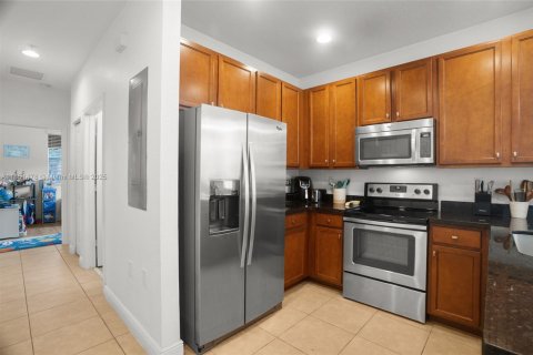 Condo in Pembroke Pines, Florida, 2 bedrooms  № 1858600 - photo 14