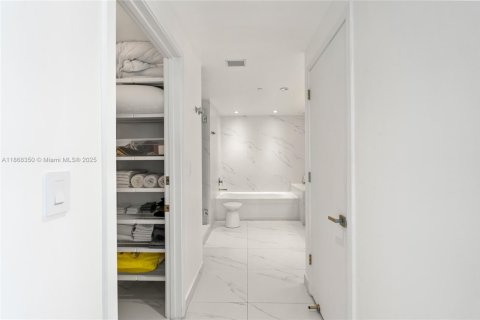 Condominio en venta en Hollywood, Florida, 3 dormitorios, 203.73 m2 № 1977579 - foto 27